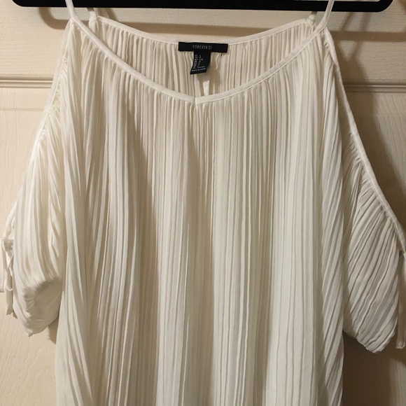Forever21 Off White Open Shoulder Top SIZE: LARGE - Picture 2 of 7